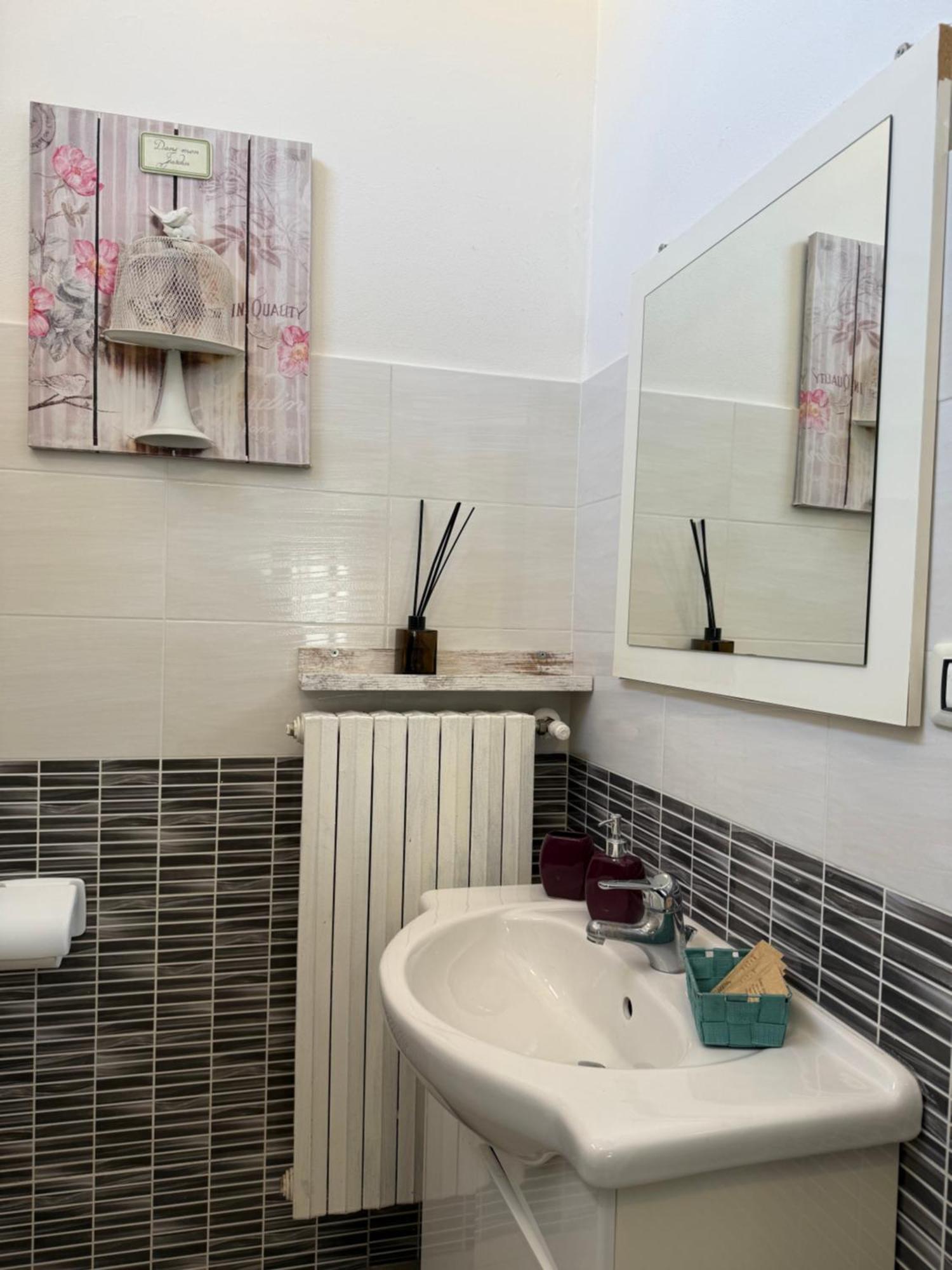 Easyrooms One Parma Eksteriør billede