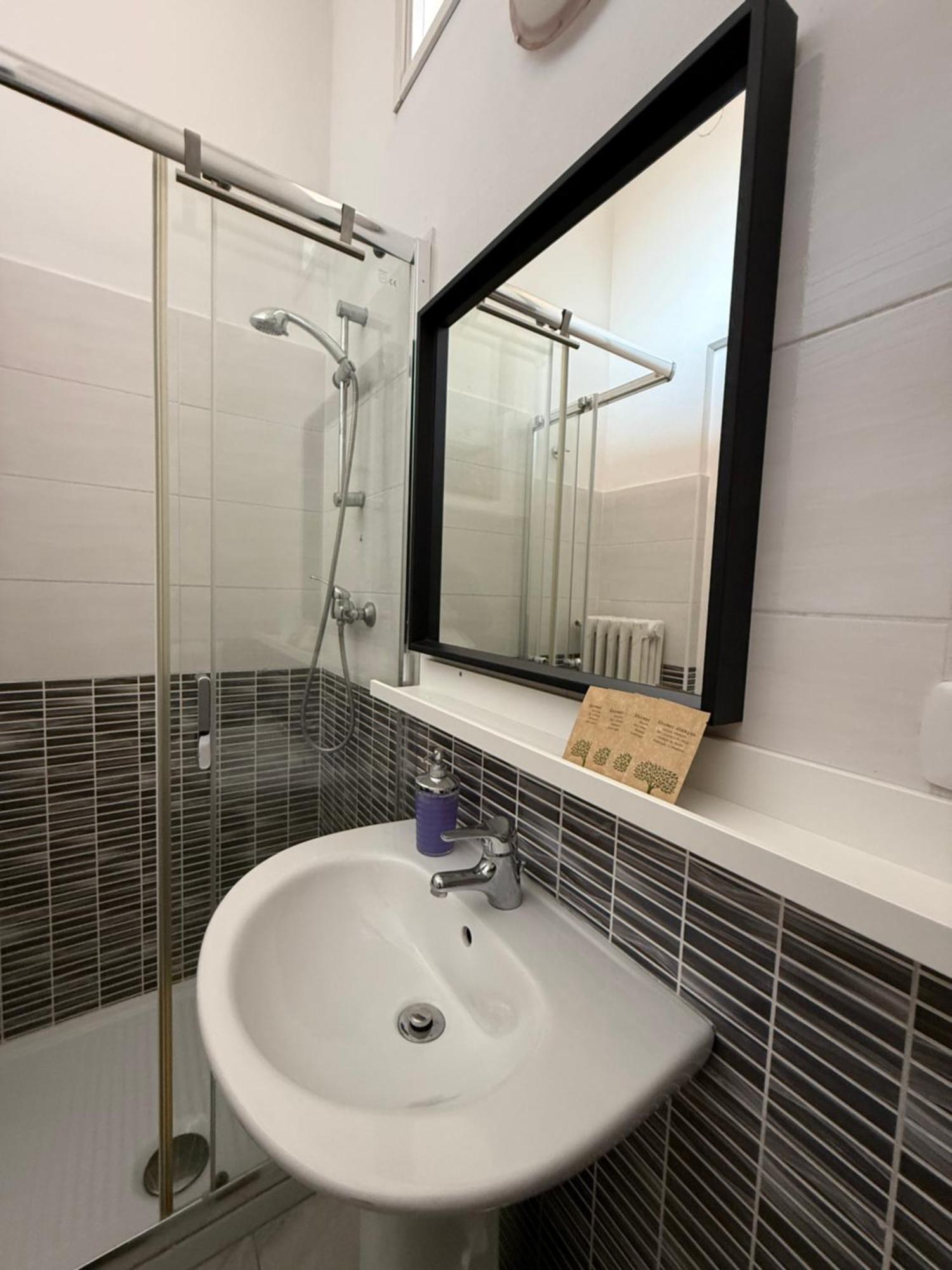 Easyrooms One Parma Eksteriør billede